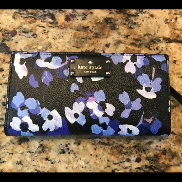 kate spade Handbags - Price firm!  ♠️♠️ NWT Kate spade wallet ♠️♠️